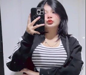 หญิงสาวมีเสน่ห์และหลงใหล