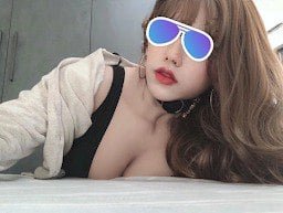 น้องสาวของน้องสาวของเธอเซ็กซี่เมื่อเธออาบน้ำ