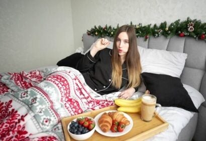 เพื่อนสองคน Emma Straletto และ Alex Jett พอใจความปรารถนาที่เต็มไปด้วยความปรารถนาในฤดูร้อน