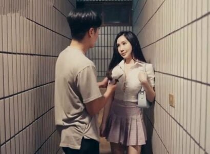 คนที่ขาดความรับผิดชอบใช้พลังของเขาเพื่อตอบสนองความต้องการของเด็กผู้หญิงที่ไม่ดี