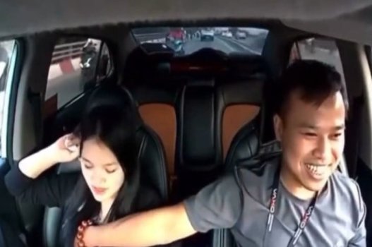 มีความสุขกับหน้าอกใหญ่และหี